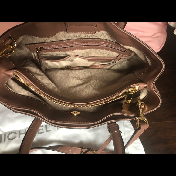 Michael Kors NWT Vintage Hannah Lg Quilted Lea… - Picture 6 of 10